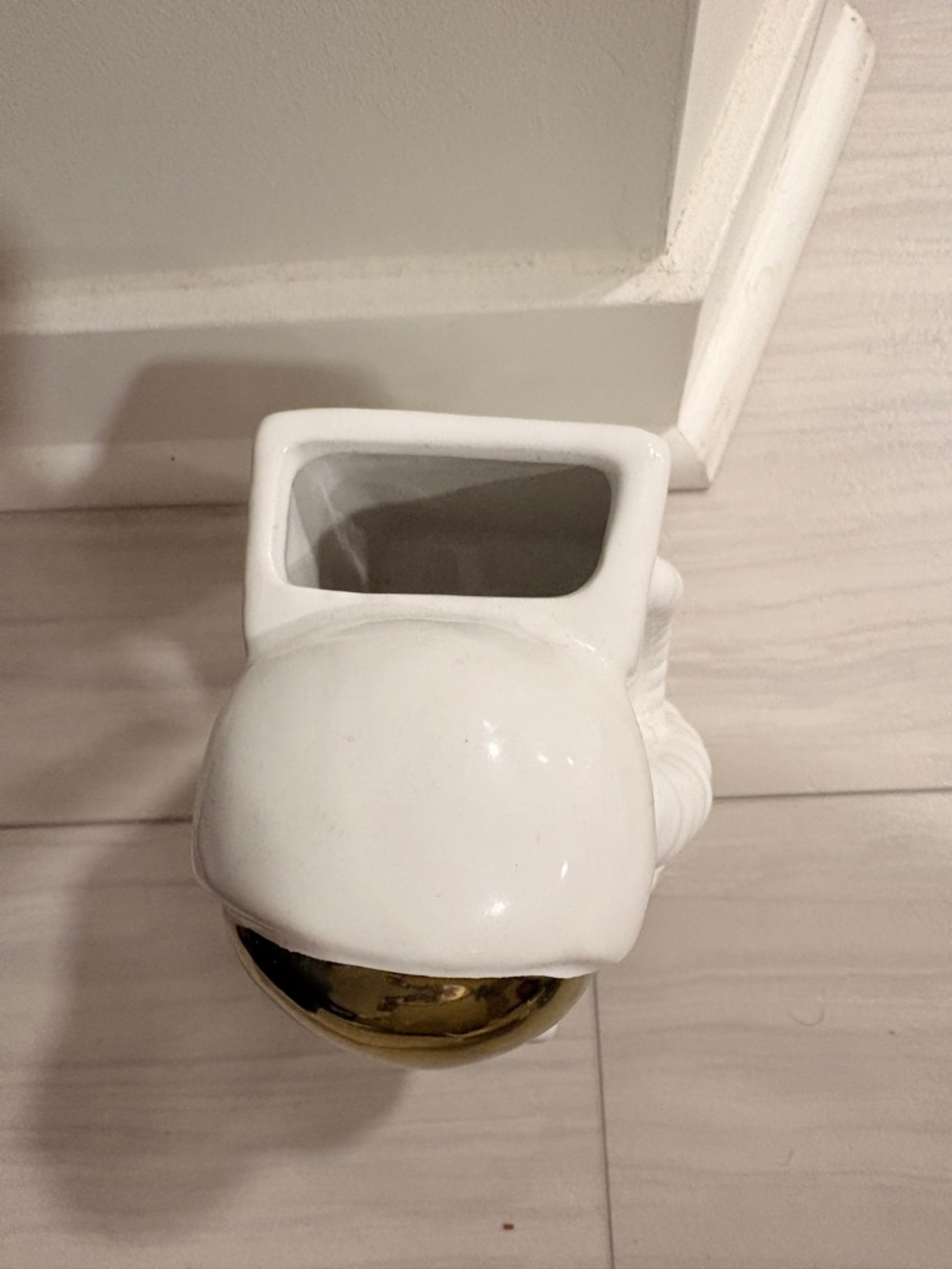 Astronaut vase - Picture 7 of 7